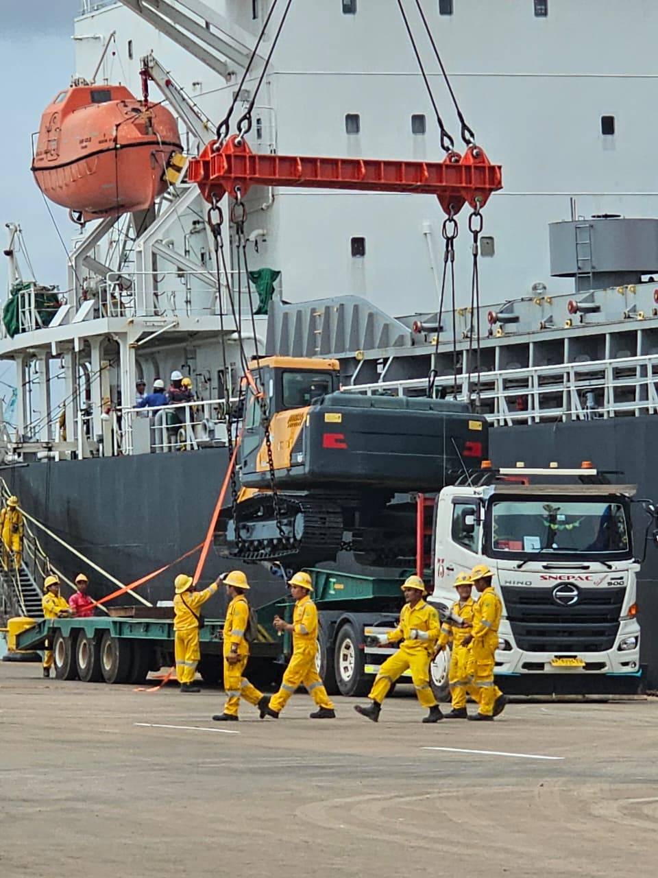 FOB SHANGHAI - BATAM (UNDERNAMED) 2 UNITS EXAVATORS - 1