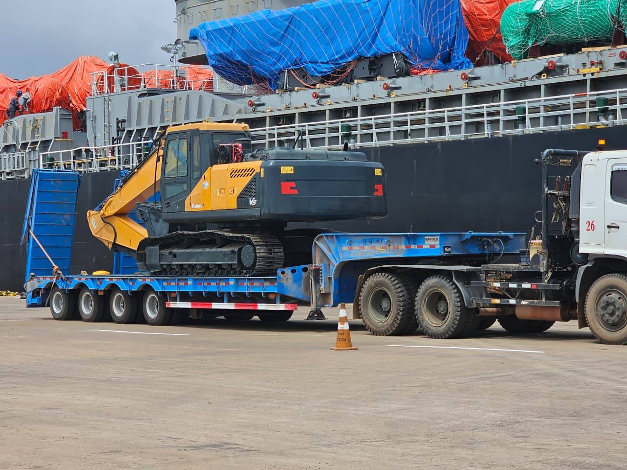 FOB SHANGHAI - BATAM (UNDERNAMED) 2 UNITS EXAVATORS - 3