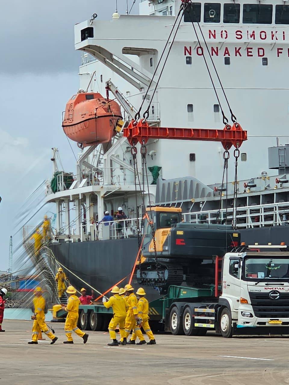 FOB SHANGHAI - BATAM (UNDERNAMED) 2 UNITS EXAVATORS - 4